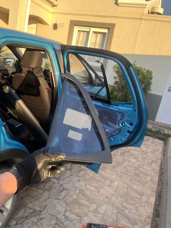 Reemplazo de vidrios laterales y aletas